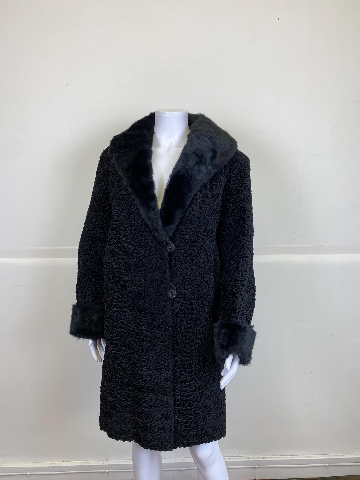 Long manteau de fourrure d'astrakan noir véritable avec col en fourrure de vison, taille M, excellent état, manteau de fourrure d'astrakan vintage, long manteau vintage de fourrure