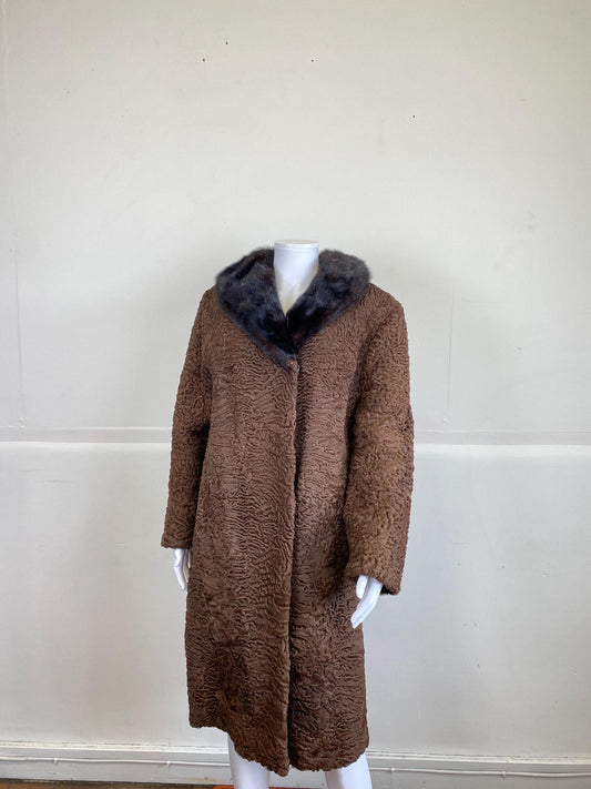 Long manteau de fourrure d'astrakan marron véritable, taille M, excellent état, manteau de fourrure d'astrakan vintage, long manteau vintage de fourrure, manteau de fourrure véritable